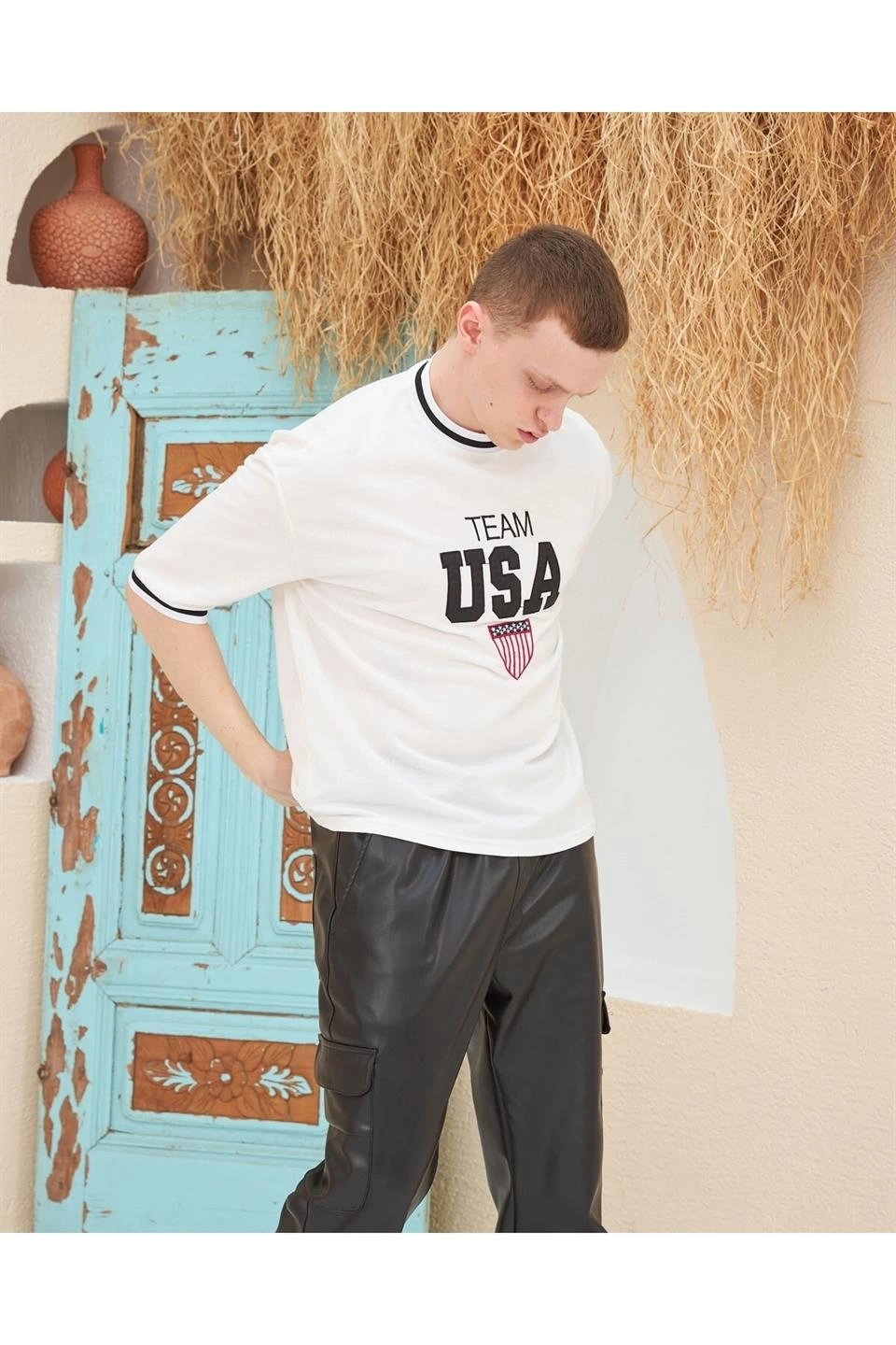 Erkek Bisiklet Yaka Tişört Nakış İşlemeli Kısa Kol Oversize T-Shirt - Beyaz
