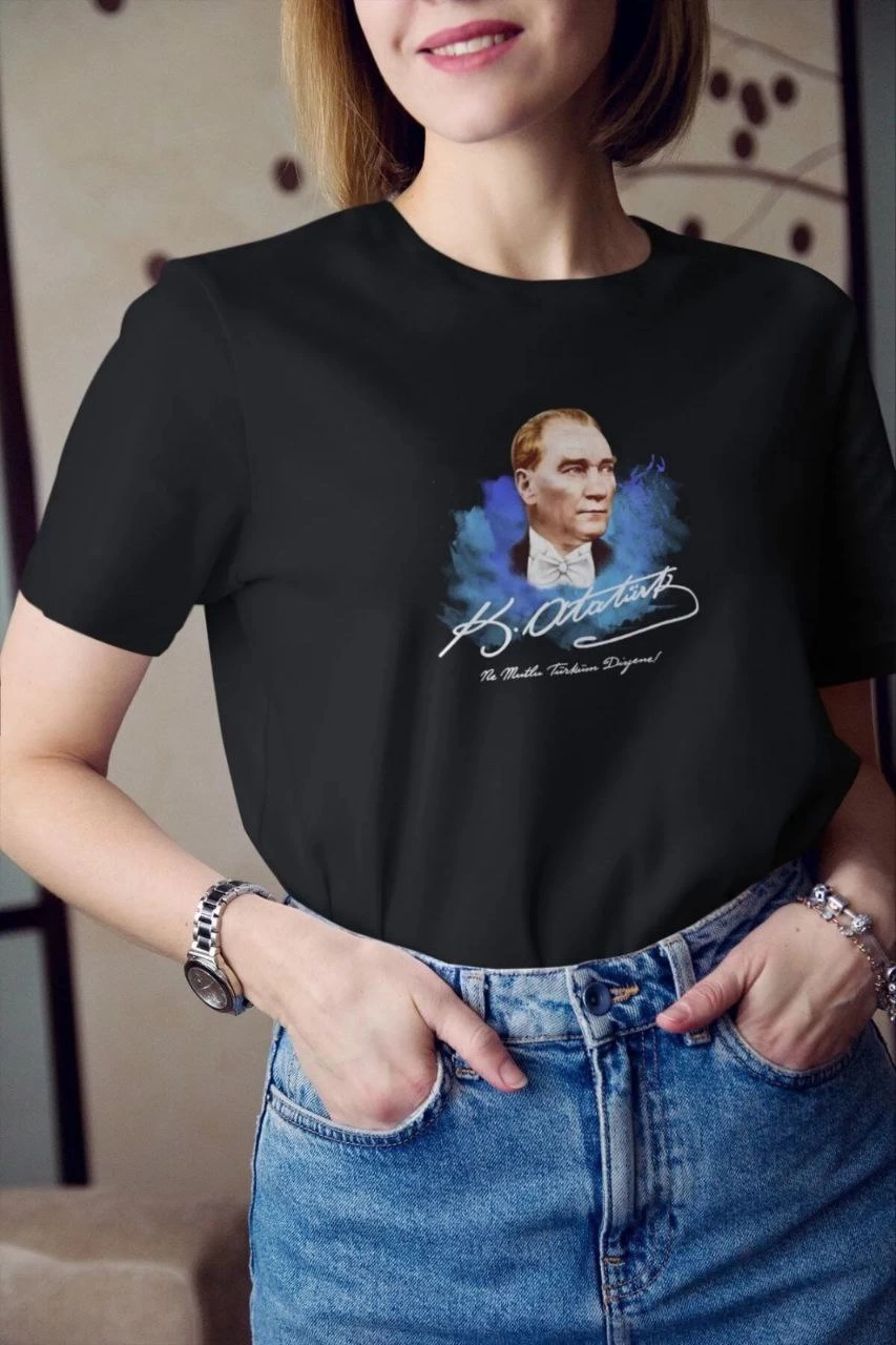 Kadın Kısa Kol Yazlık Tişört Bisiklet Yaka ATATÜRK Baskılı T-Shirt - Siyah